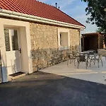 Semesterbostad La Cantraigne Small 6 People *