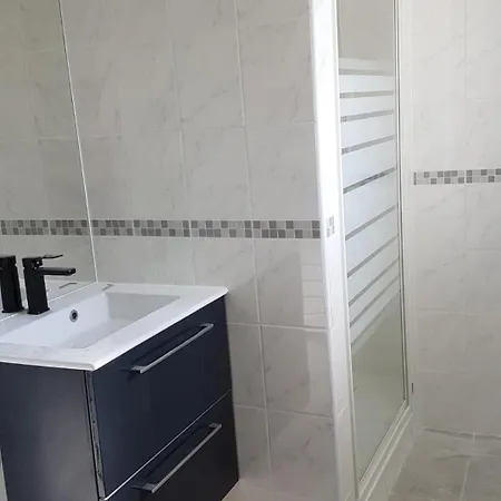 La Cantraigne Small 6 People בית נופש