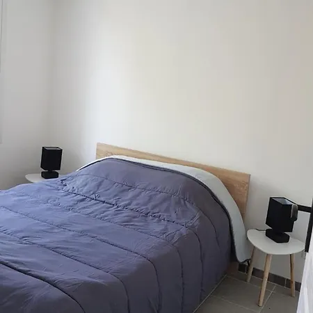 La Cantraigne Small 6 People