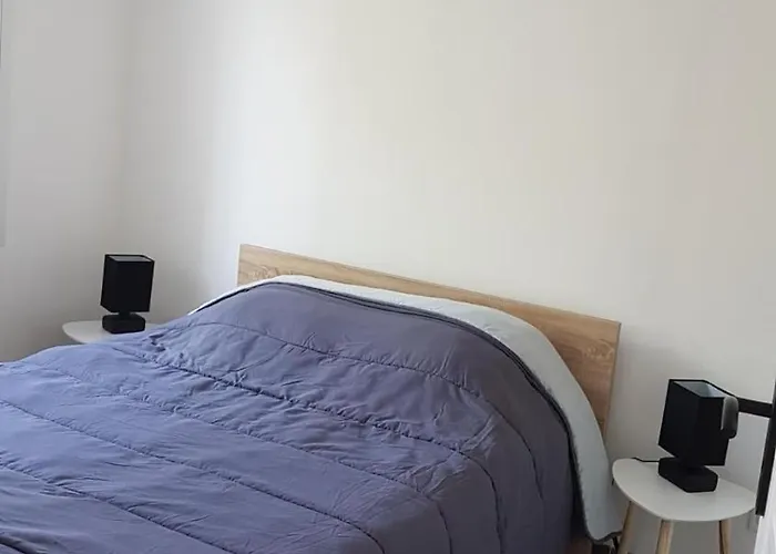 La Cantraigne Small 6 People